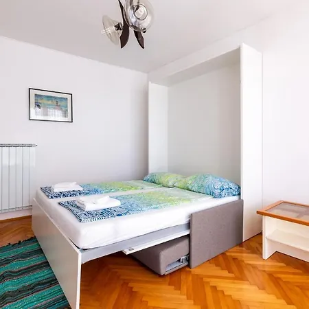 Lägenhet Beautiful Apartment In Lucija