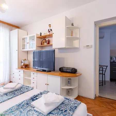 Lägenhet Beautiful Apartment In Lucija